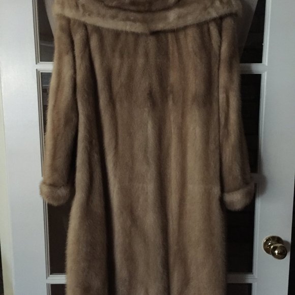 Vintage Silver Mink Coat - Picture 2 of 2